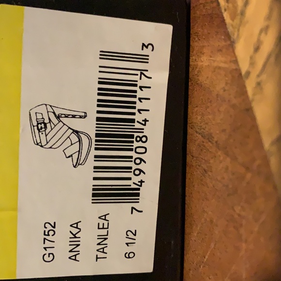 😍Gorgeous L.A.M.B Anika platform Heels Sandals - Picture 12 of 12